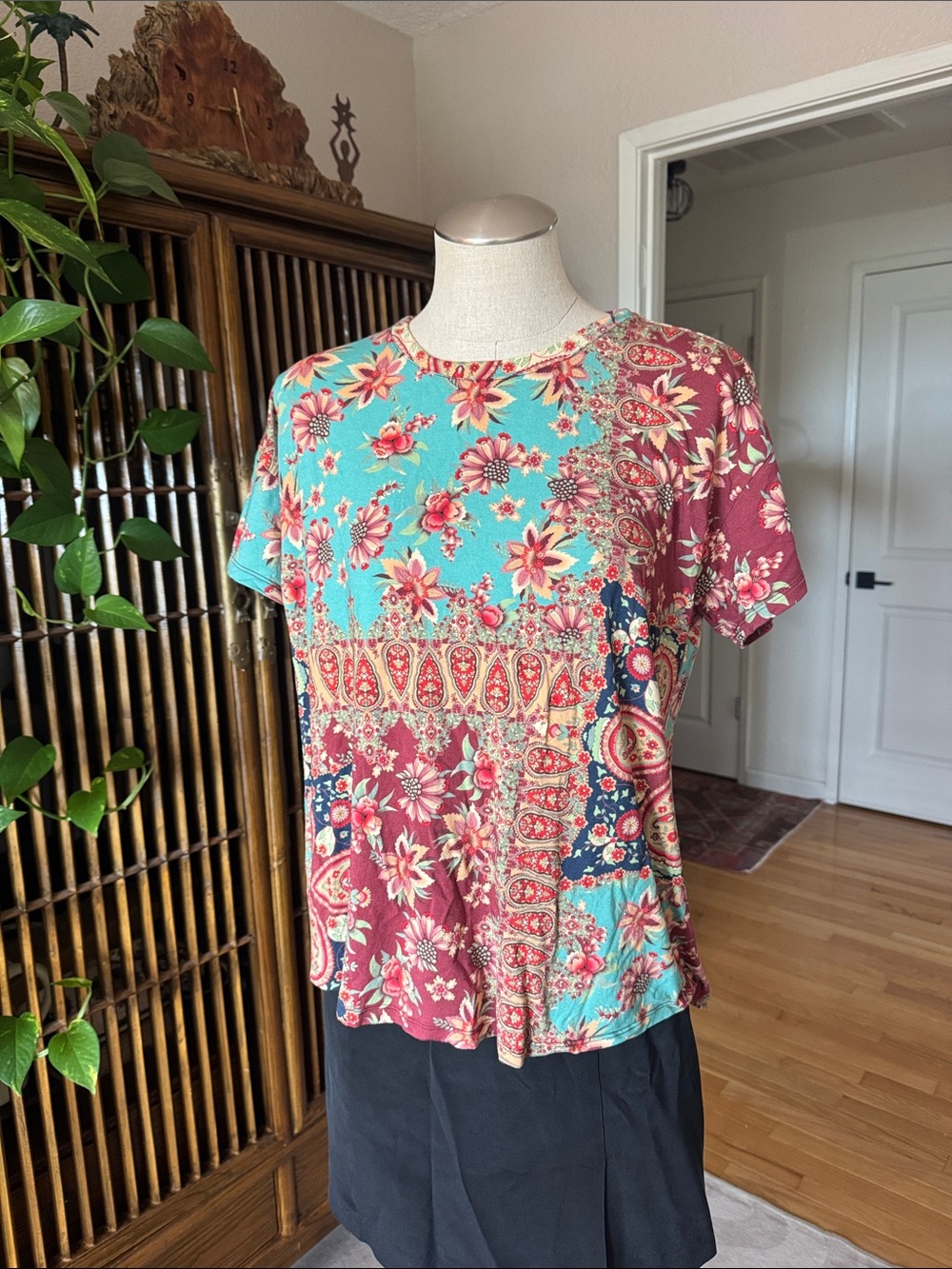 Johnny Was Thena Box Pleat Swing Tee, size small